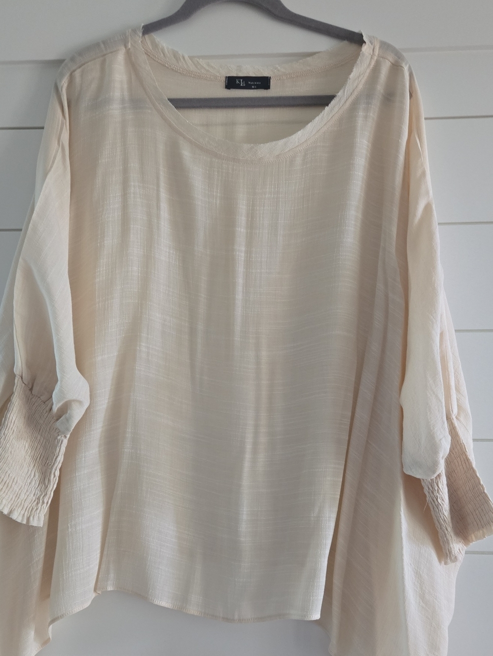 KLD Flowy Cream 3/4 Sleeve Top with Smocked Cuffs, M/L, NWOT